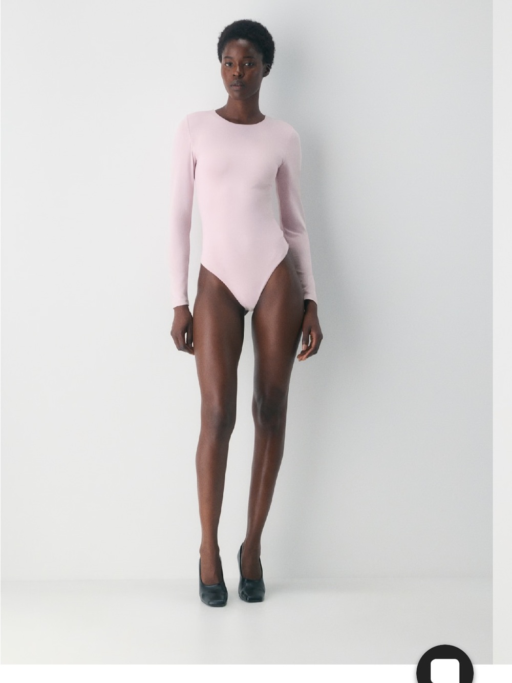 ARITZIA Contour Prosperity Crew Bodysuit
Second-skin longsleeve crewneck size S